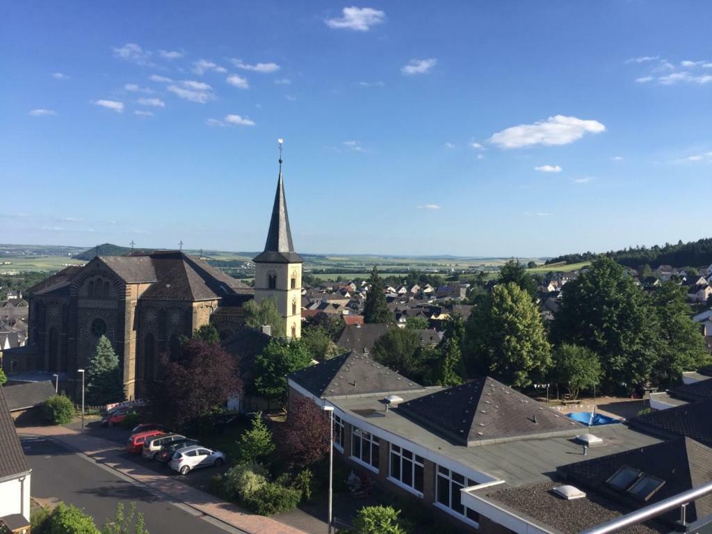 Ferienwohnungen Pellenzblick - Wohnen auf Zeit - Nickenich Exterior foto